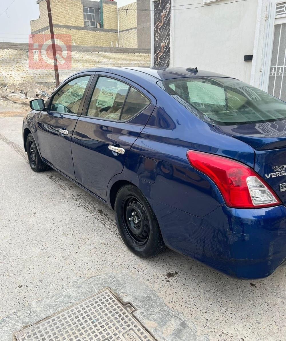 نيسان فيرسا